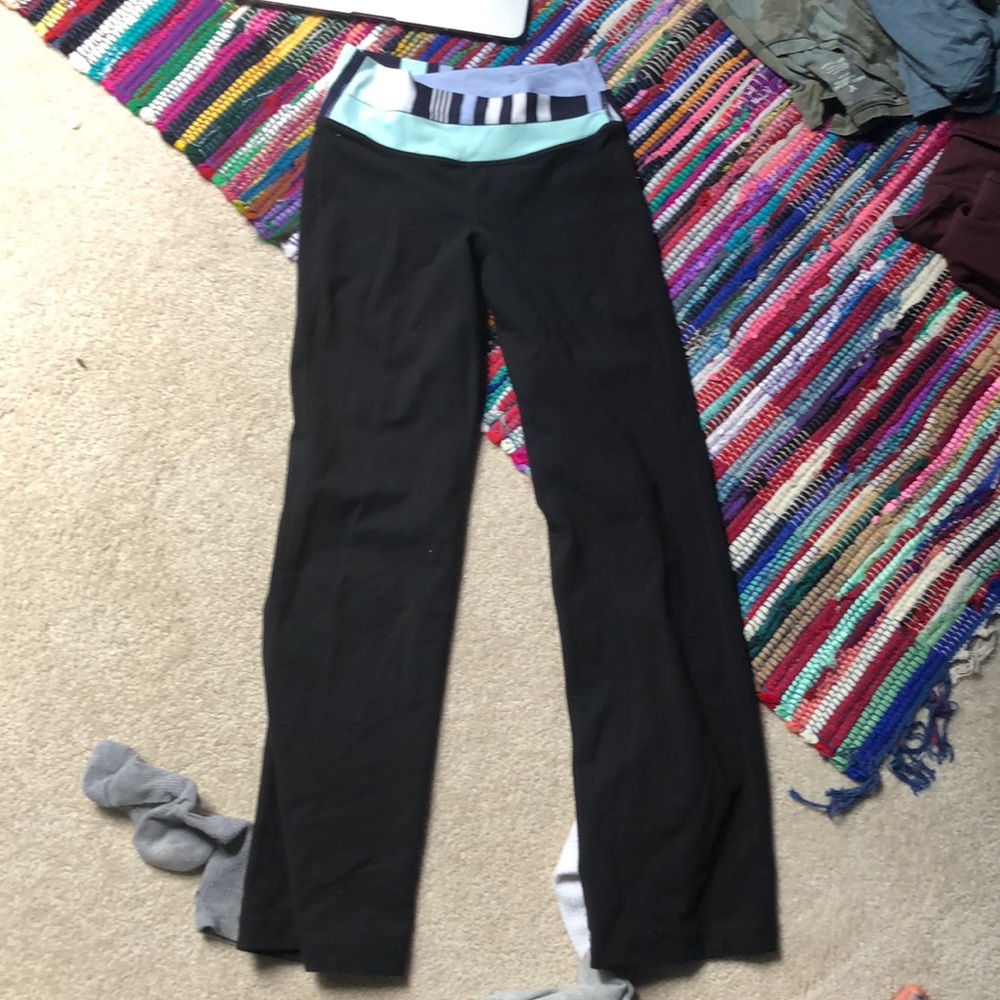 size 4-6 lululemon yoga pants